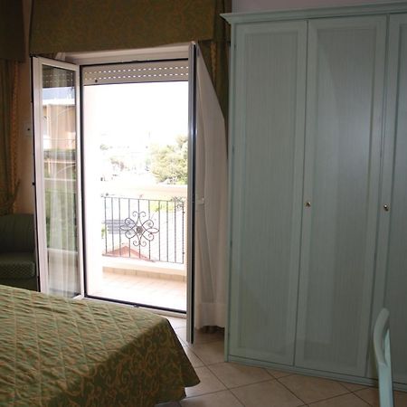 Hotel Residence Veliero Riccione Exterior foto
